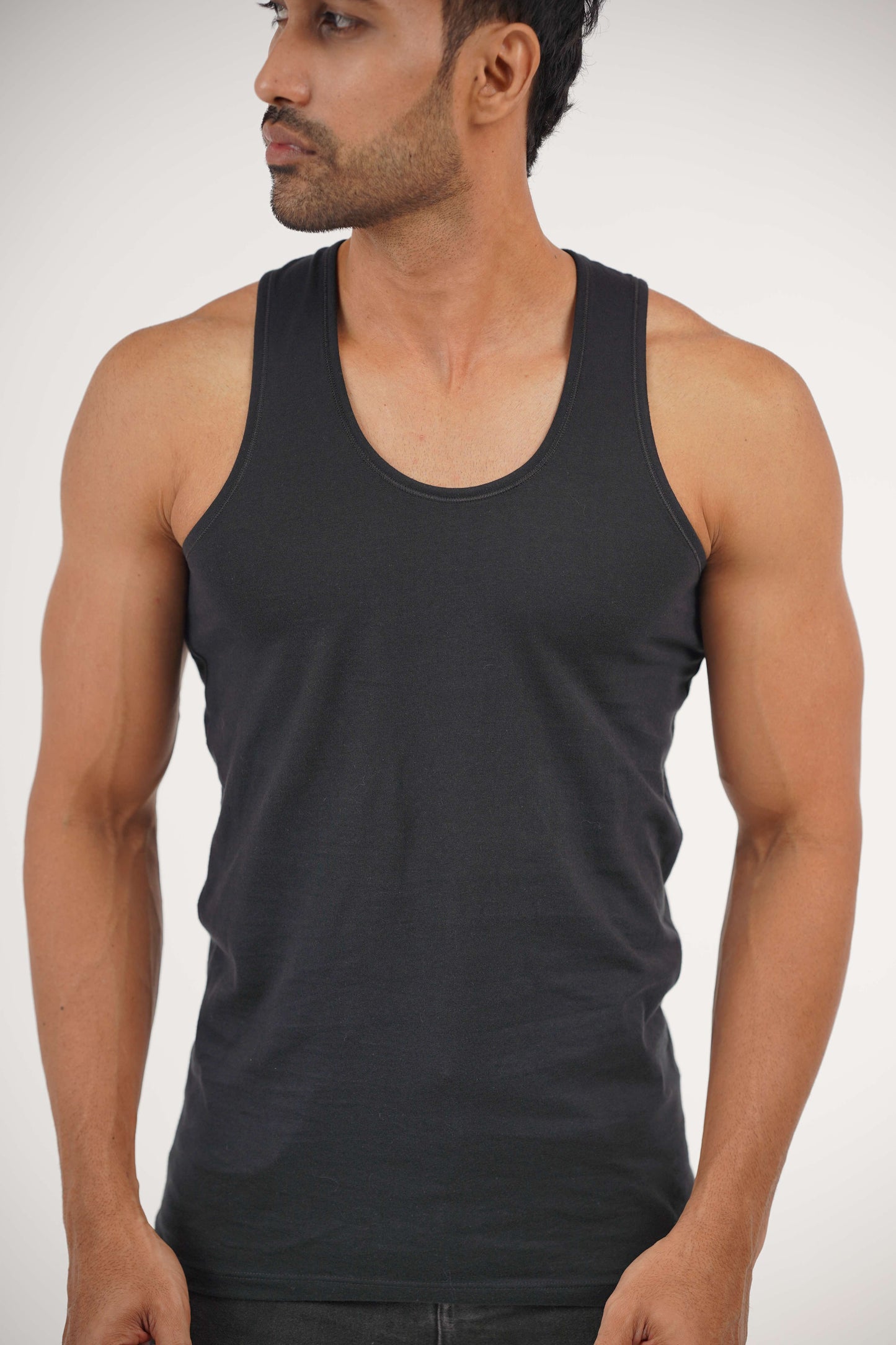 VEST SLEEVE LESS